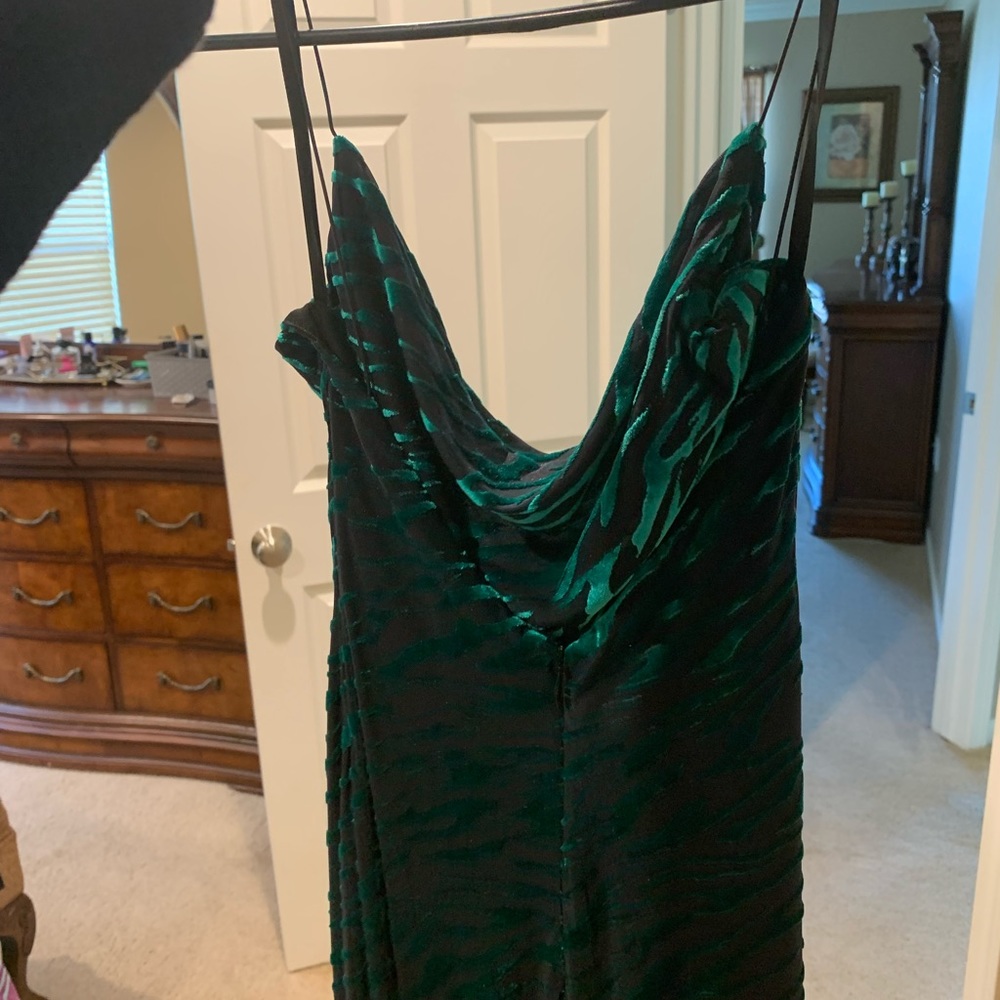LEONY DRESS - EMERALD - Picture 8 of 13